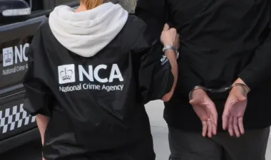Almanya'da Aranan Şüpheli İnsan Kaçakçısı Manchester'da NCA Tarafından Yakalandı