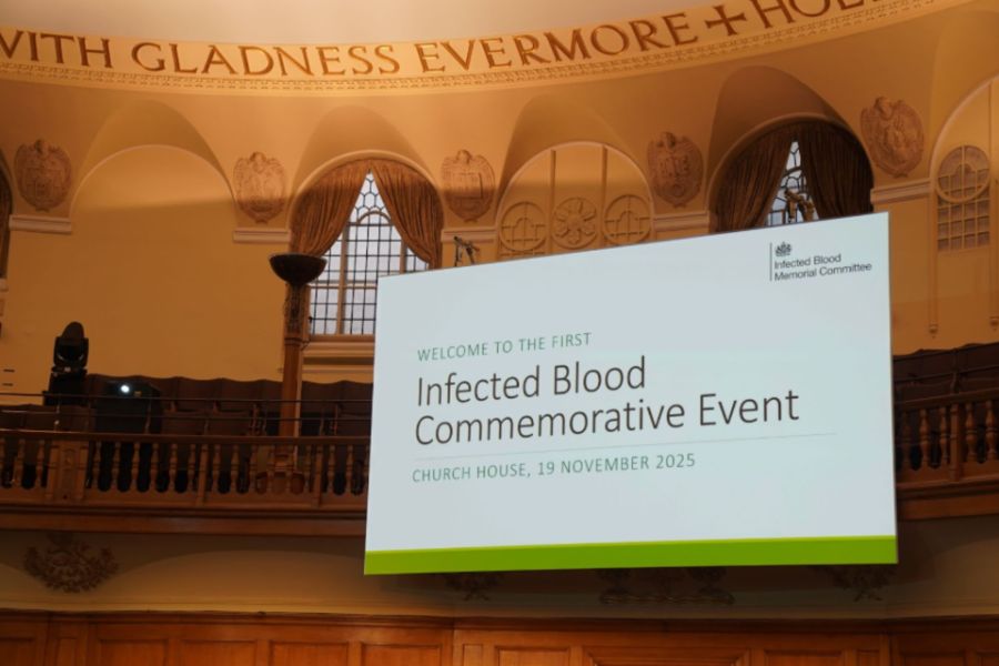 Enfekte Kan Anma Etkinliği, Londra'da Gerçekleştirildi