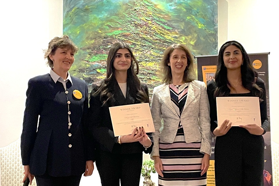 Rebecca Dykes Changemaker Challenge gençlik liderliğindeki eylemi kutladı