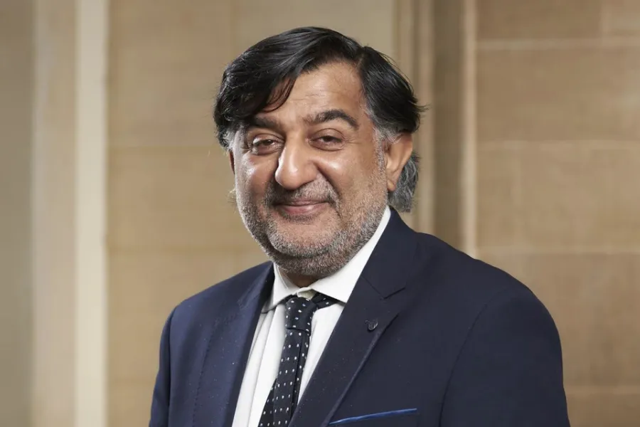 Profesör Sir Aziz Sheikh: İngiltere için Yeni Nesil İlaç Güvenliği İzleme Sistemlerine Doğru