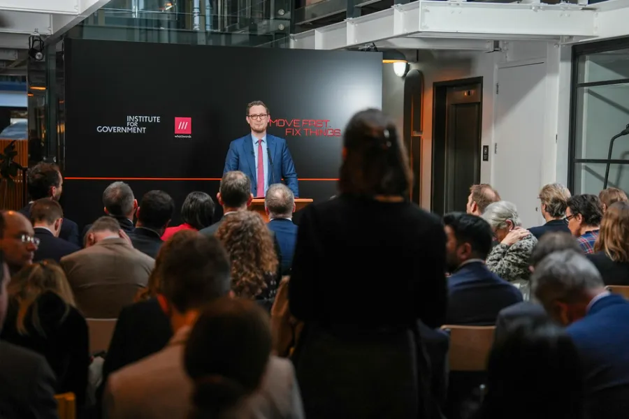 “Hızlı Hareket Et, Sorunları Çöz” – Darren Jones, Whitehall'ı Yeniden Yapılandırma ve Kamu Hizmetlerinde İnovasyonu Teşvik Etme Planını Açıkladı