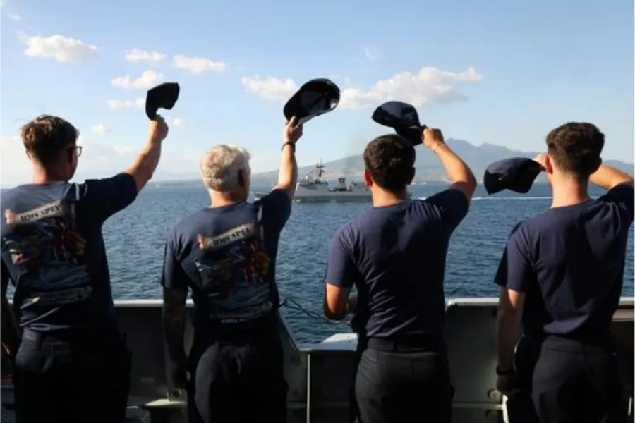 İngiliz Kraliyet Donanması'ndan HMS Spey, Filipinler'de 80. Yıl Ziyareti