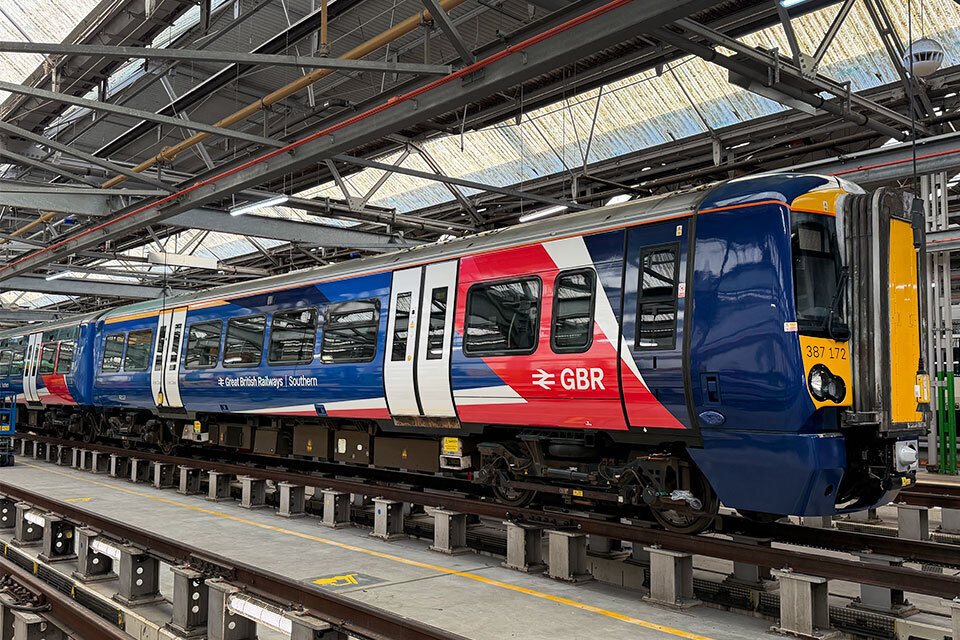 Büyük Britanya Demiryolları'nda Tarihi An: İlk Markalı Tren Tanıtıldı