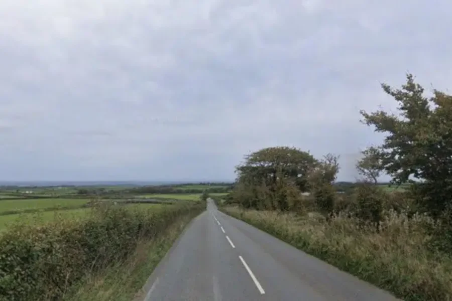 Devon'da helikopter tarlaya düştü
