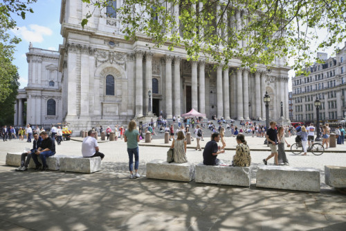 Tarihi Thames Taşları St Paul Katedrali Önünde Yeni Bir Hayat Buldu