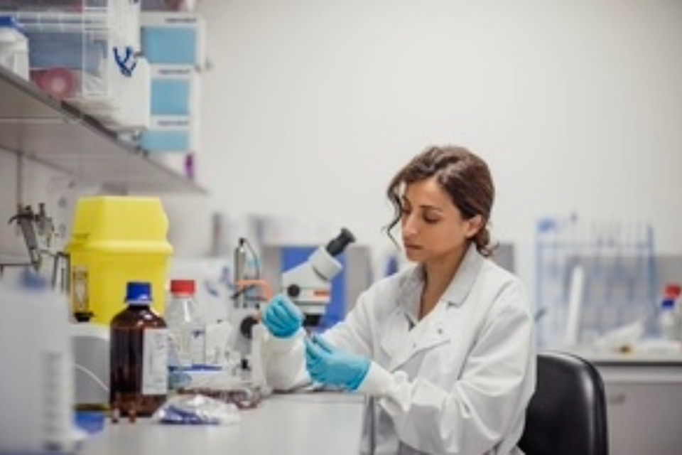 MHRA, Zapomeran (Kostaive) mRNA COVID-19 Aşısını Onayladı