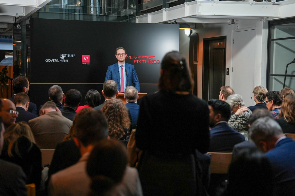 “Hızlı Hareket Et, Sorunları Çöz” – Darren Jones, Whitehall'ı Yeniden Yapılandırma ve Kamu Hizmetlerinde İnovasyonu Teşvik Etme Planını Açıkladı