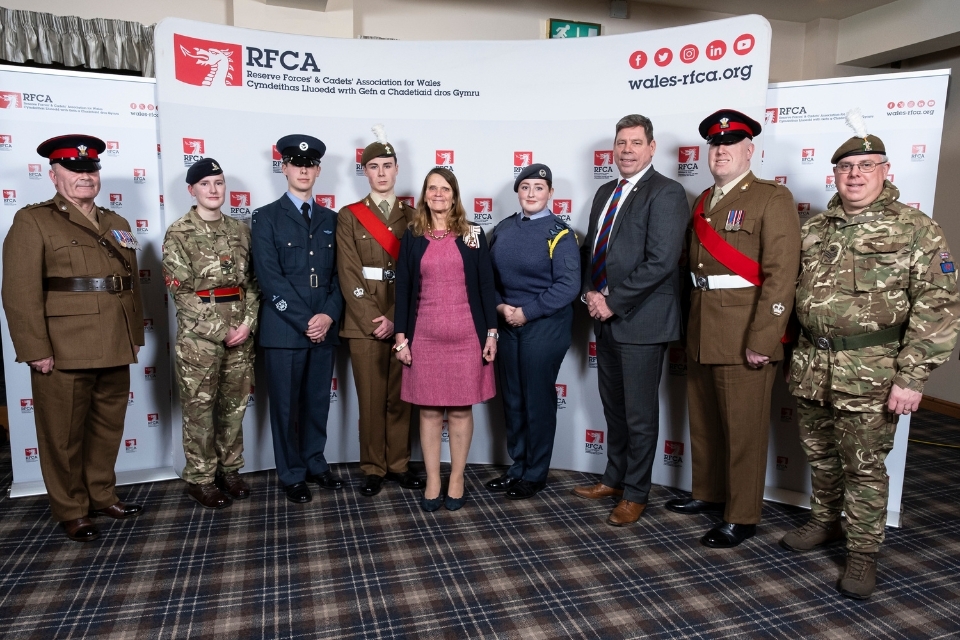 Powys'ta Sekiz Kişi Kral'ın Temsilcisi Tarafından Onurlandırıldı