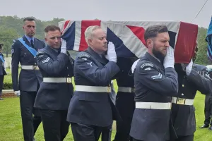 Yorkshirelı Pilot, Ölümünün 86. Yıldönümünde Fransa'da Toprağa Verildi